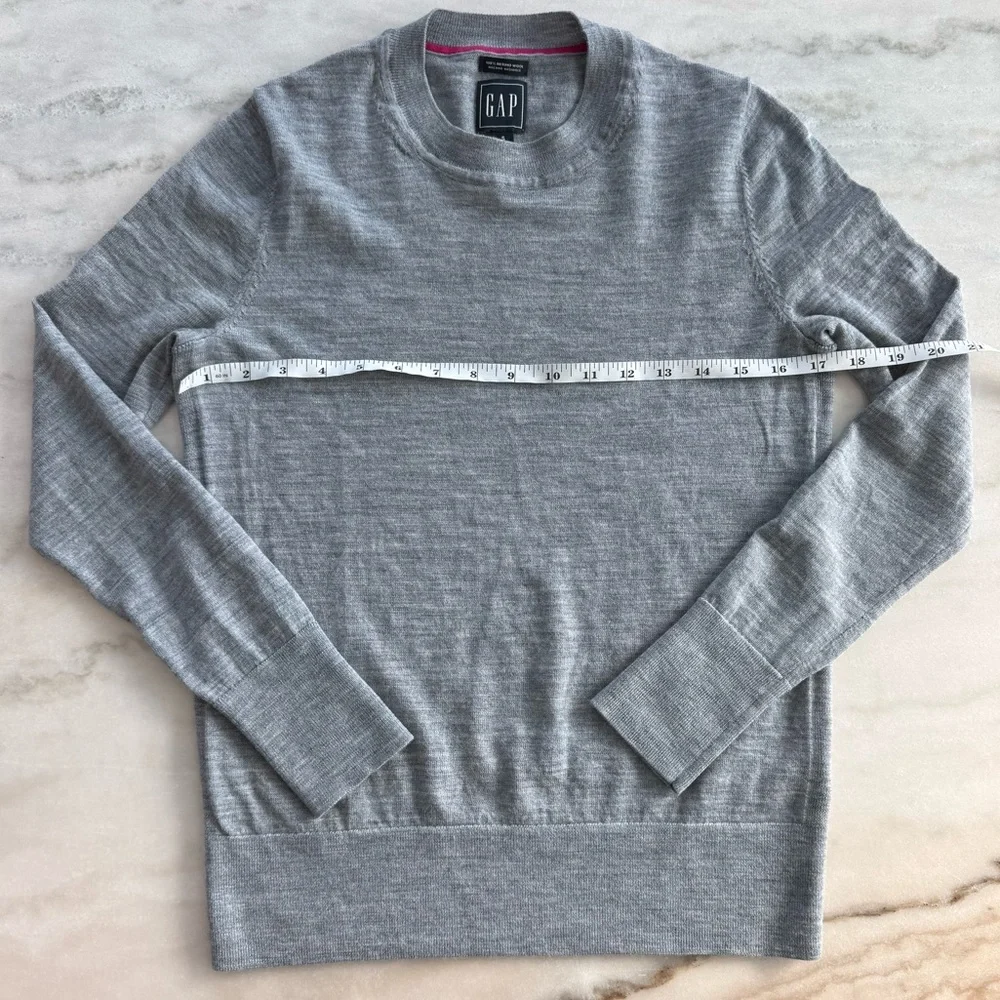 GAP 100% Merino Wool Crewneck Sweater Minimalist Soft Knit Women Size S - Picture 4 of 8